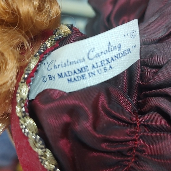 Christmas Caroler/Madame Alexander Doll - Picture 12 of 12